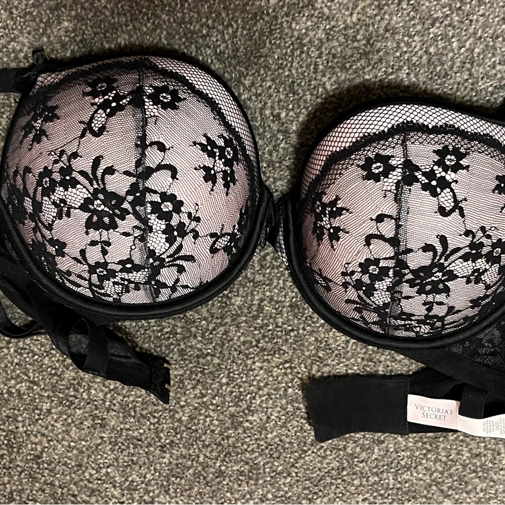 Victoria’s Secret bra, last chance, going to Goodwill - Picture 3 of 4